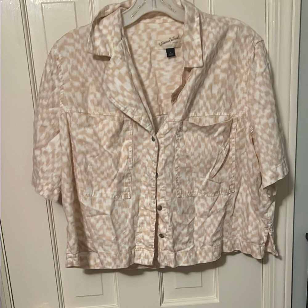 Button-Up Short-sleeve Shirt